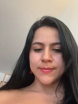 Snapshot of CoralineKam1 chatting on 02/06/25, 10:43 CoralineKam1 online show from 02/06/25, 10:43