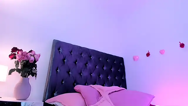 Snapshot of CoralineKam1 chatting on 02/15/25, 12:04 CoralineKam1 online show from 02/15/25, 12:04