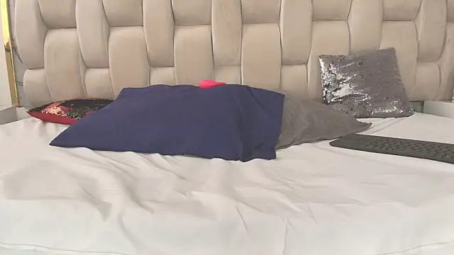 Hanna lens online show from 04/15/26, 07:58