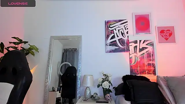 Snapshot of AnnieHuntters chatting on 01/24/25, 02:49 AnnieHuntters online show from 01/24/25, 02:49