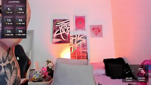 Snapshot of AnnieHuntters chatting on 03/22/25, 01:11 AnnieHuntters online show from 03/22/25, 01:11