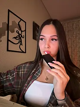 EricaWalls online show from 12/05/24, 05:17