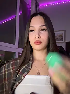 EricaWalls online show from 12/15/25, 03:49