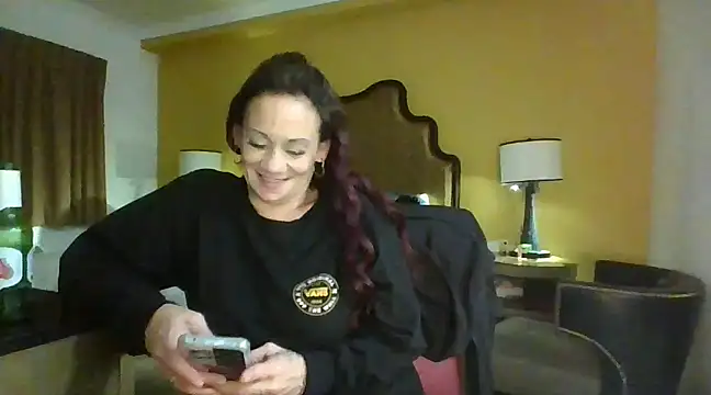 Snapshot of ALLURET4U chatting on 12/20/24, 05:57 ALLURET4U online show from 12/20/24, 05:57