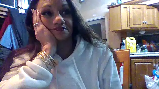 Snapshot of ALLURET4U chatting on 03/12/25, 03:13 ALLURET4U online show from 03/12/25, 03:13