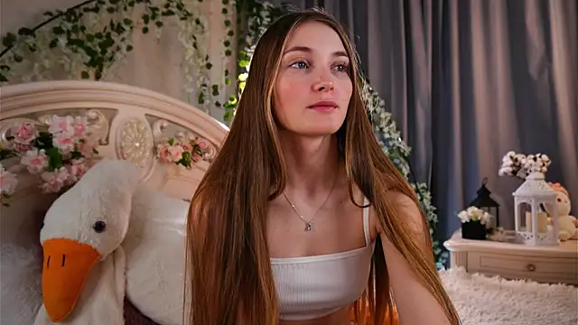 Snapshot of MonaEldon chatting on 11/07/25, 02:22 MonaEldon online show from 11/07/25, 02:22