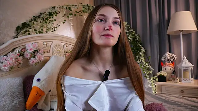 MonaEldon online show from 11/19/25, 02:22