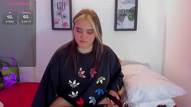 Snapshot of katy_giil chatting on 02/27/25, 02:54 katy giil online show from 02/27/25, 02:54