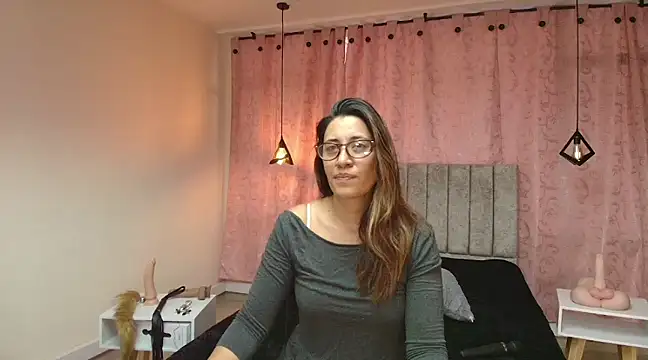 Snapshot of VioletaScott_ chatting on 02/13/25, 12:43 VioletaScott online show from 02/13/25, 12:43