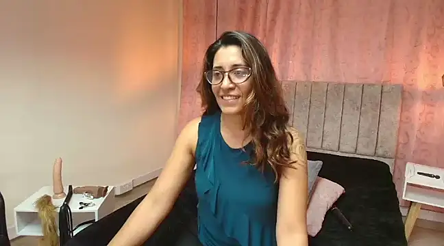 Snapshot of VioletaScott_ chatting on 02/17/25, 06:59 VioletaScott online show from 02/17/25, 06:59