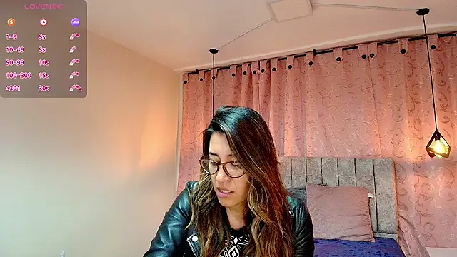 Snapshot of VioletaScott_ chatting on 03/17/25, 01:08 VioletaScott online show from 03/17/25, 01:08