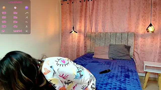 Snapshot of VioletaScott_ chatting on 03/20/25, 12:43 VioletaScott online show from 03/20/25, 12:43