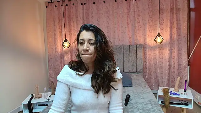 Snapshot of VioletaScott_ chatting on 09/19/25, 01:12 VioletaScott online show from 09/19/25, 01:12