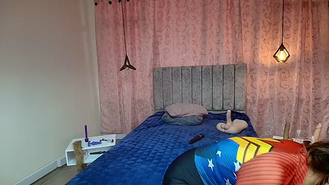 Snapshot of VioletaScott_ chatting on 10/23/25, 01:21 VioletaScott online show from 10/23/25, 01:21