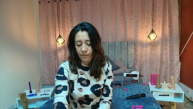 Snapshot of VioletaScott_ chatting on 11/24/25, 01:44 VioletaScott online show from 11/24/25, 01:44