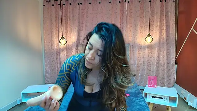 Snapshot of VioletaScott_ chatting on 11/25/25, 01:33 VioletaScott online show from 11/25/25, 01:33