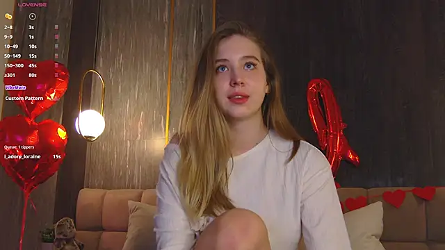 Snapshot of LoraineLuff chatting on 02/21/25, 09:22 LoraineLuff online show from 02/21/25, 09:22