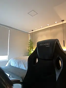 Laisabrazil online show from 11/24/25, 04:18