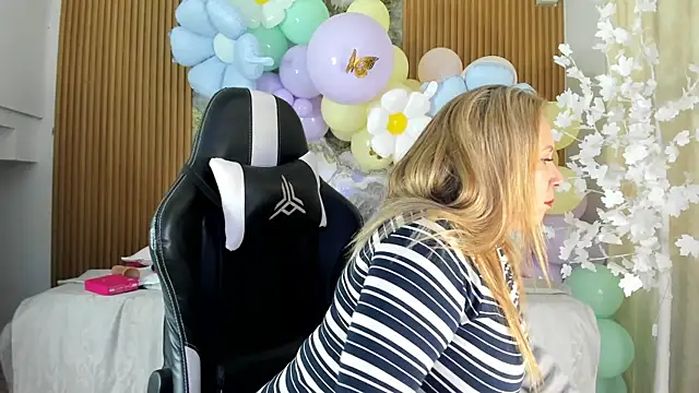 Danna topless online show from 04/10/26, 11:59