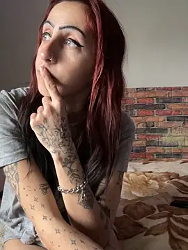 Snapshot of kriszy_baby chatting on 02/14/25, 09:34 kriszy baby online show from 02/14/25, 09:34