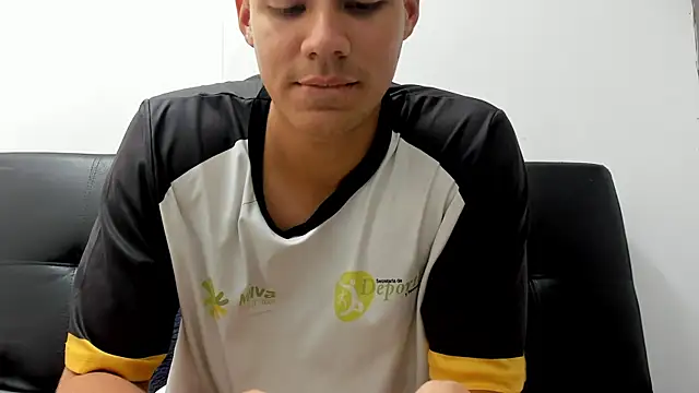 Snapshot of Brian_cx chatting on 12/07/24, 06:43 Brian cx online show from 12/07/24, 06:43