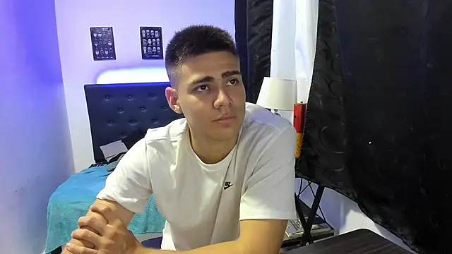 Snapshot of Brian_cx chatting on 12/11/24, 04:18 Brian cx online show from 12/11/24, 04:18