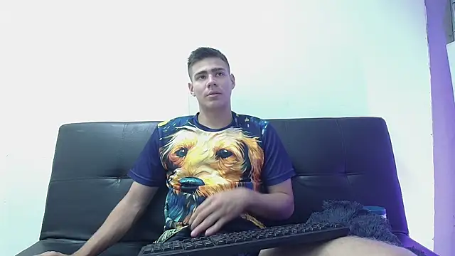 Snapshot of Brian_cx chatting on 12/12/24, 04:10 Brian cx online show from 12/12/24, 04:10