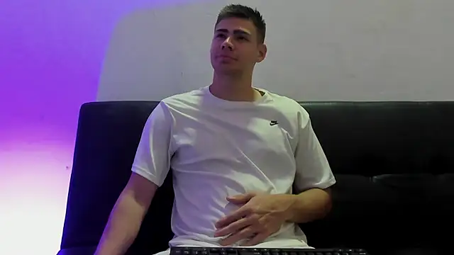 Snapshot of Brian_cx chatting on 12/27/24, 02:22 Brian cx online show from 12/27/24, 02:22