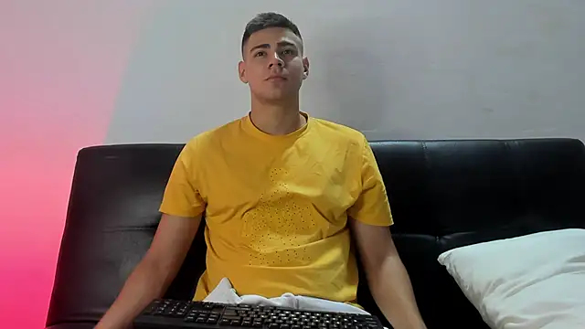 Snapshot of Brian_cx chatting on 01/14/25, 04:47 Brian cx online show from 01/14/25, 04:47