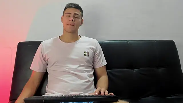 Snapshot of Brian_cx chatting on 01/18/25, 03:59 Brian cx online show from 01/18/25, 03:59