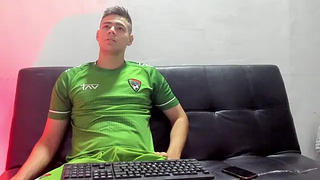 Snapshot of Brian_cx chatting on 01/28/25, 03:04 Brian cx online show from 01/28/25, 03:04