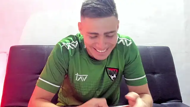 Snapshot of Brian_cx chatting on 01/28/25, 06:05 Brian cx online show from 01/28/25, 06:05