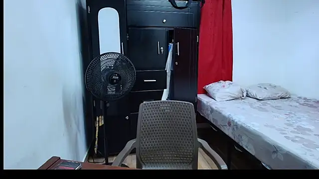 Snapshot of Brian_cx chatting on 10/14/25, 05:14 Brian cx online show from 10/14/25, 05:14