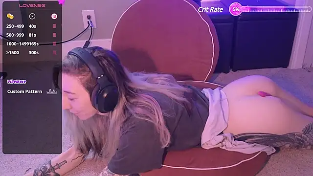 Snapshot of lovelylucyy chatting on 12/08/24, 07:32 lovelylucyy online show from 12/08/24, 07:32