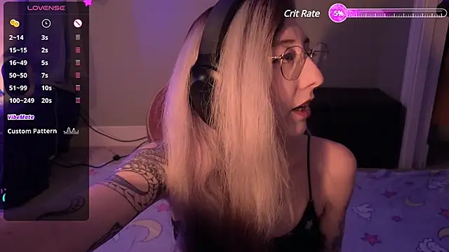 Snapshot of lovelylucyy chatting on 12/23/24, 01:51 lovelylucyy online show from 12/23/24, 01:51