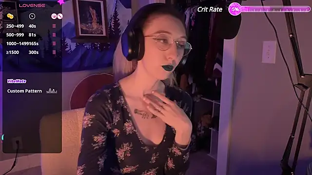 Snapshot of lovelylucyy chatting on 01/01/25, 01:58 lovelylucyy online show from 01/01/25, 01:58