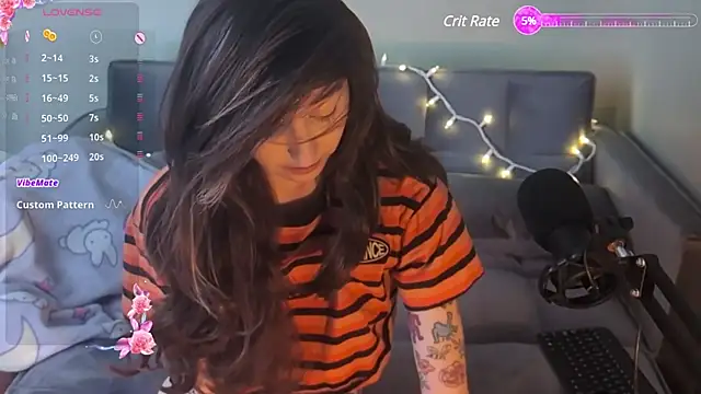 Snapshot of lovelylucyy chatting on 01/24/25, 06:56 lovelylucyy online show from 01/24/25, 06:56