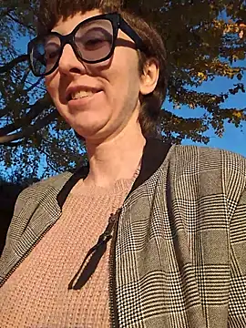 lovelylucyy online show from 12/19/25, 10:50