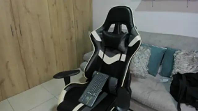 julian wallace online show from 02/23/26, 01:41