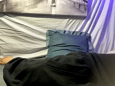 Snapshot of BigMac1596 chatting on 09/25/25, 09:35 BigMac1596 online show from 09/25/25, 09:35