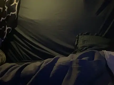 Snapshot of BigMac1596 chatting on 10/03/25, 06:43 BigMac1596 online show from 10/03/25, 06:43