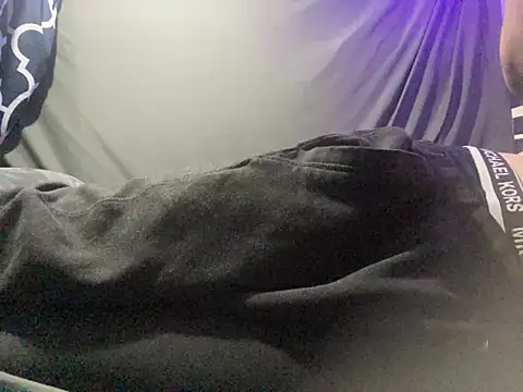 Snapshot of BigMac1596 chatting on 10/22/25, 12:16 BigMac1596 online show from 10/22/25, 12:16