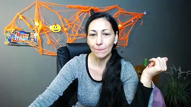 Snapshot of LiluGrants chatting on 10/23/25, 06:06 LiluGrants online show from 10/23/25, 06:06