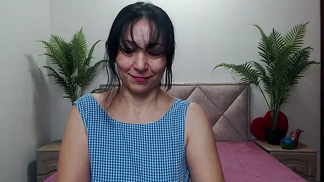 Snapshot of LiluGrants chatting on 11/22/25, 07:13 LiluGrants online show from 11/22/25, 07:13