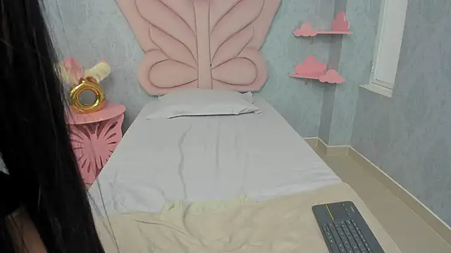 Snapshot of MaddyCute4u chatting on 02/12/25, 02:43 MaddyCute4u online show from 02/12/25, 02:43