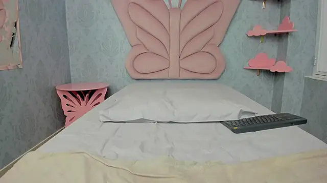 Snapshot of MaddyCute4u chatting on 02/24/25, 03:20 MaddyCute4u online show from 02/24/25, 03:20