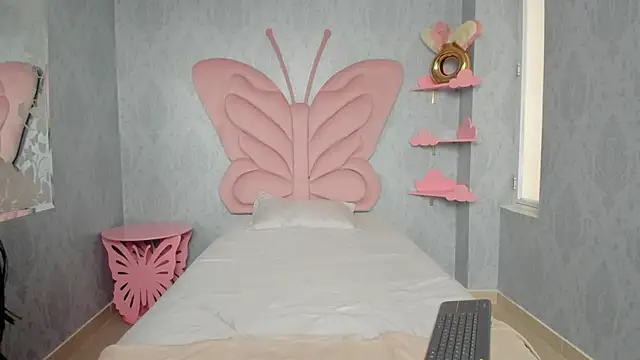 Snapshot of MaddyCute4u chatting on 02/26/25, 02:57 MaddyCute4u online show from 02/26/25, 02:57