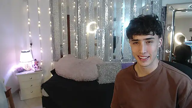 gojo satoru 18 online show from 02/07/25, 02:37