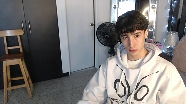 gojo satoru 18 online show from 03/14/25, 12:07