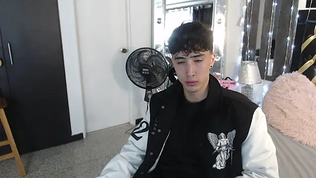 gojo satoru 18 online show from 03/17/25, 11:42